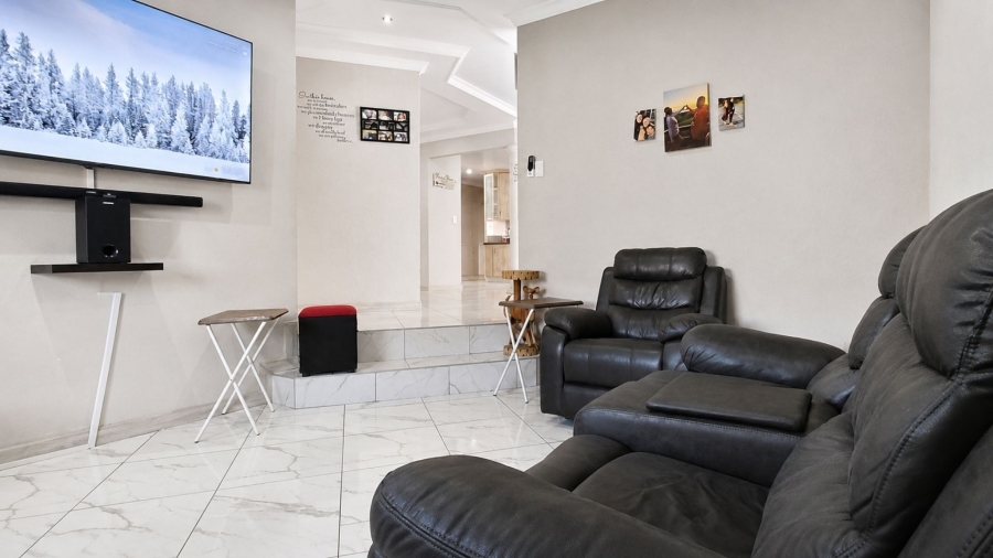 4 Bedroom Property for Sale in Safari Gardens North West